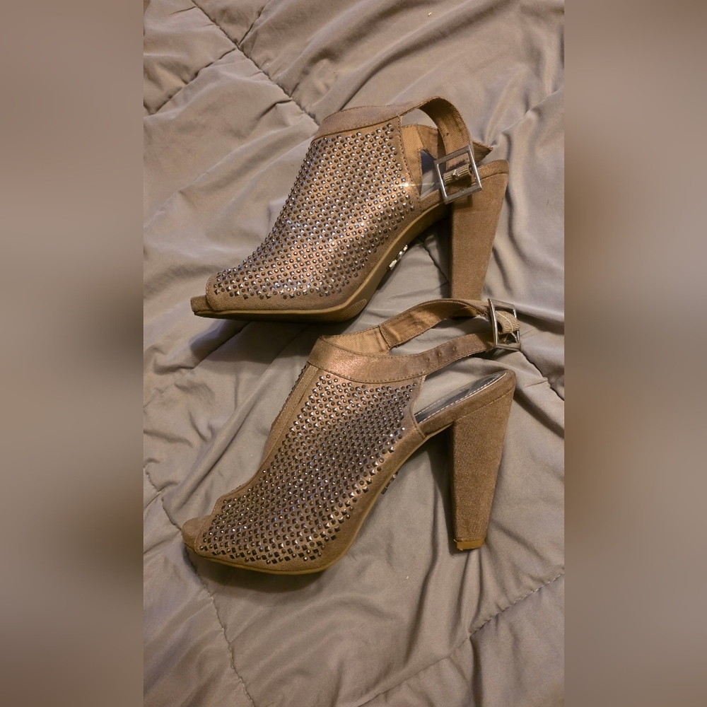 Jennifer Lopez Tan Peep-Toe Heels